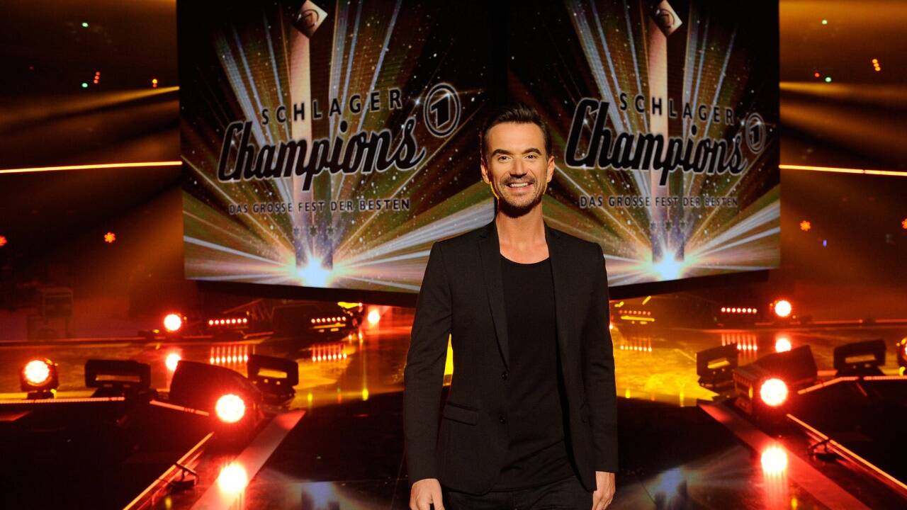 Der singende Moderator Silbereisen rollte am Samstagabend für die Schlagersterne und -sternchen den roten Teppich aus. 