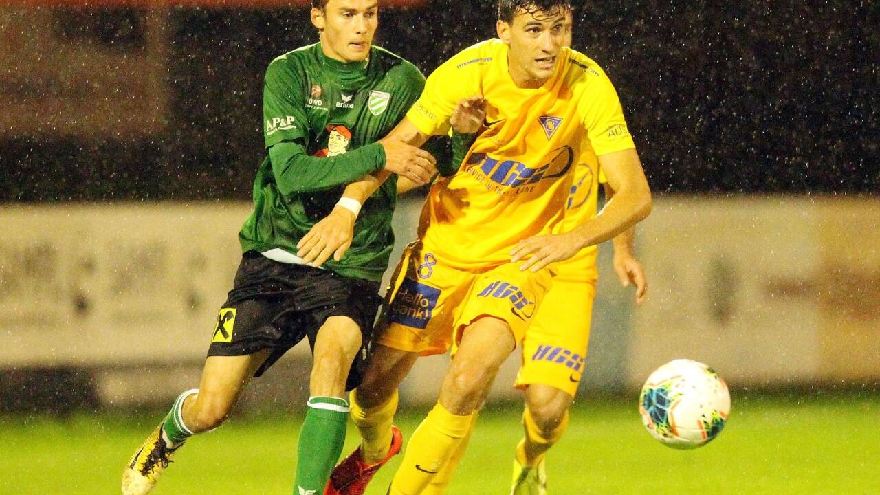 Daniel Raischl (r.) absolviert ein Probetraining in Irland. 