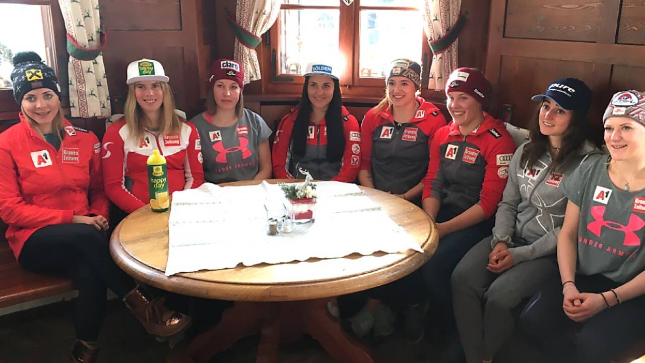 Die ÖSV-Damen in Flachau bei guter Stimmung 