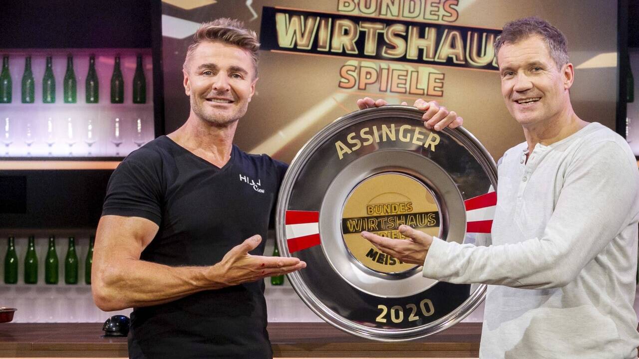Leo Hillinger und Armin Assinger im „Bundeswirtshaus“ von Puls 4. 