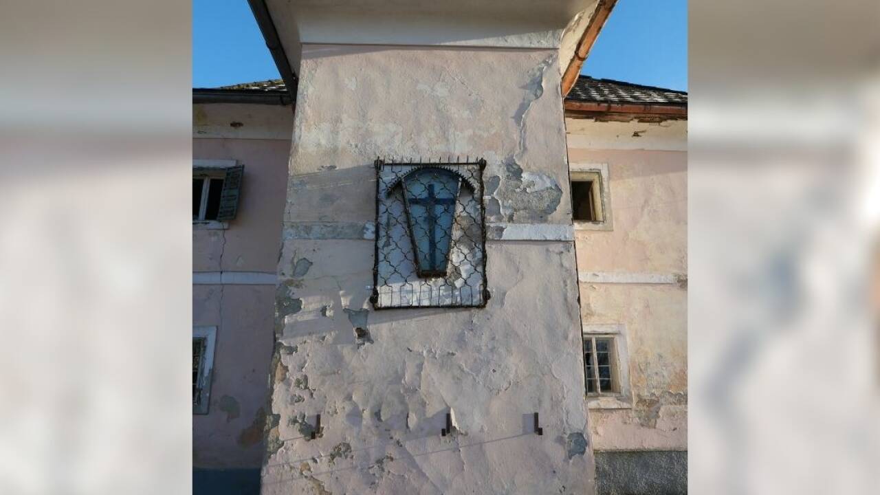 Dieses Kruzifix auf dem Jagdschloss ist geblieben. Dieses Kruzifix auf dem Jagdschloss ist geblieben.