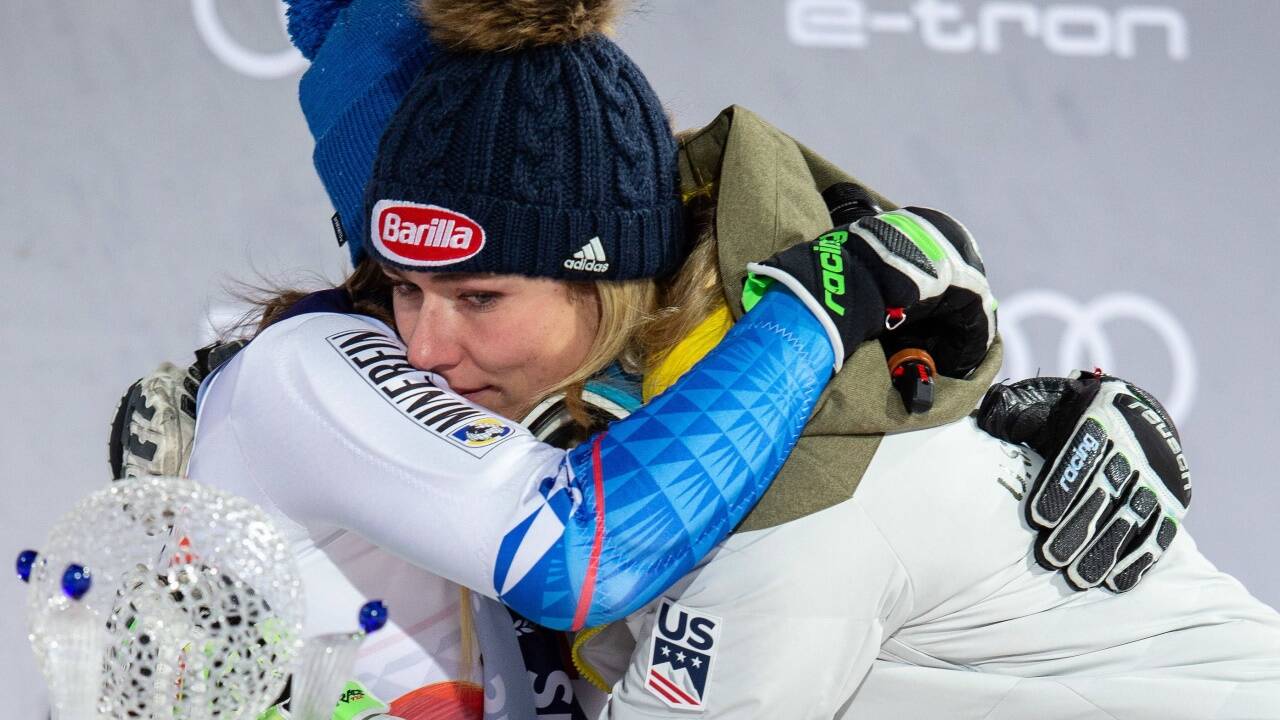 Eine Umarmung unter respektvollen Rivalinnen: Petra Vlhova und Mikaela Shiffrin. 