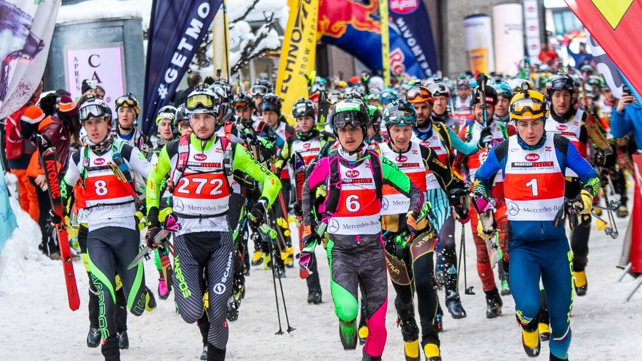 Start im Saalbacher Ortszentrum.  