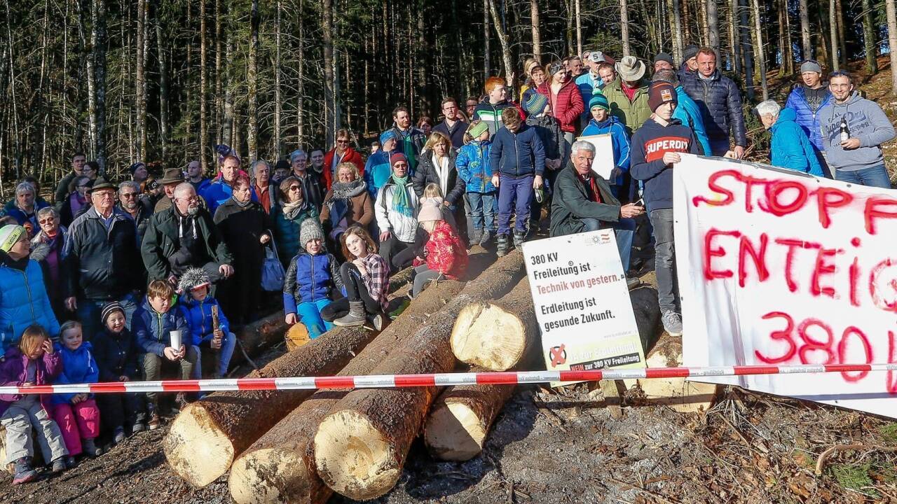 Mehr als 100 Menschen kamen am Freitag zur Waldparty. 