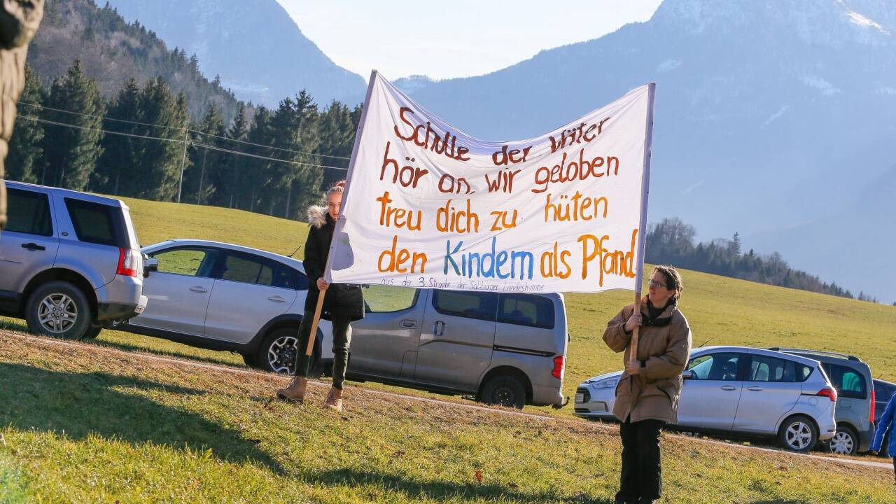 Manche brachten auch Transparente mit. 