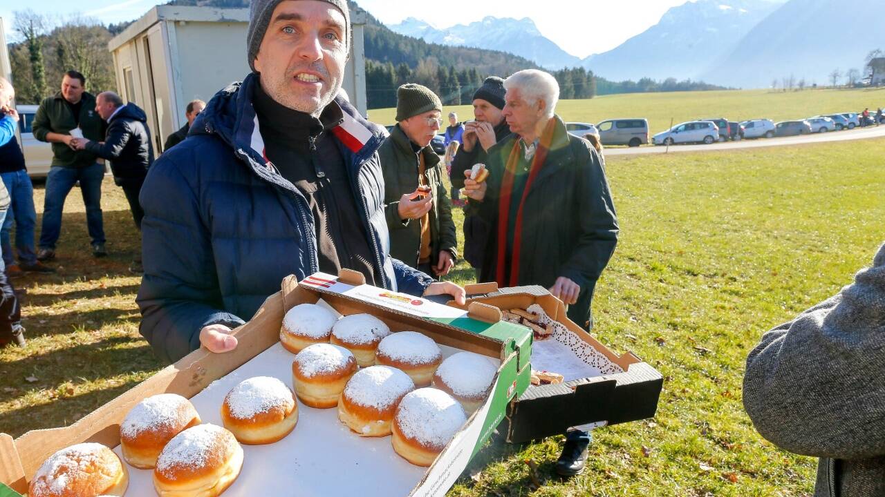 Für die Verpflegung war gesorgt: Immer wieder kam Nachschub. 