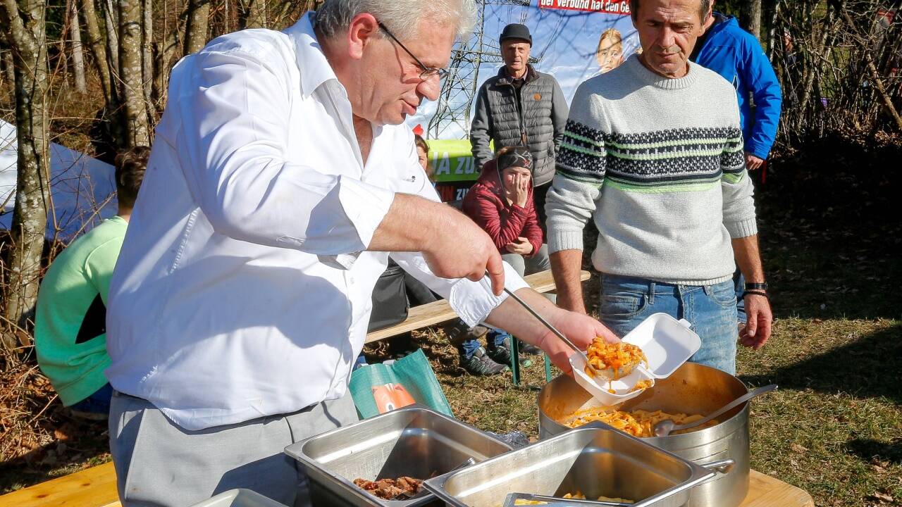 Broswirt Nikolaos Kyrakidis brachte das Mittagessen vorbei. 