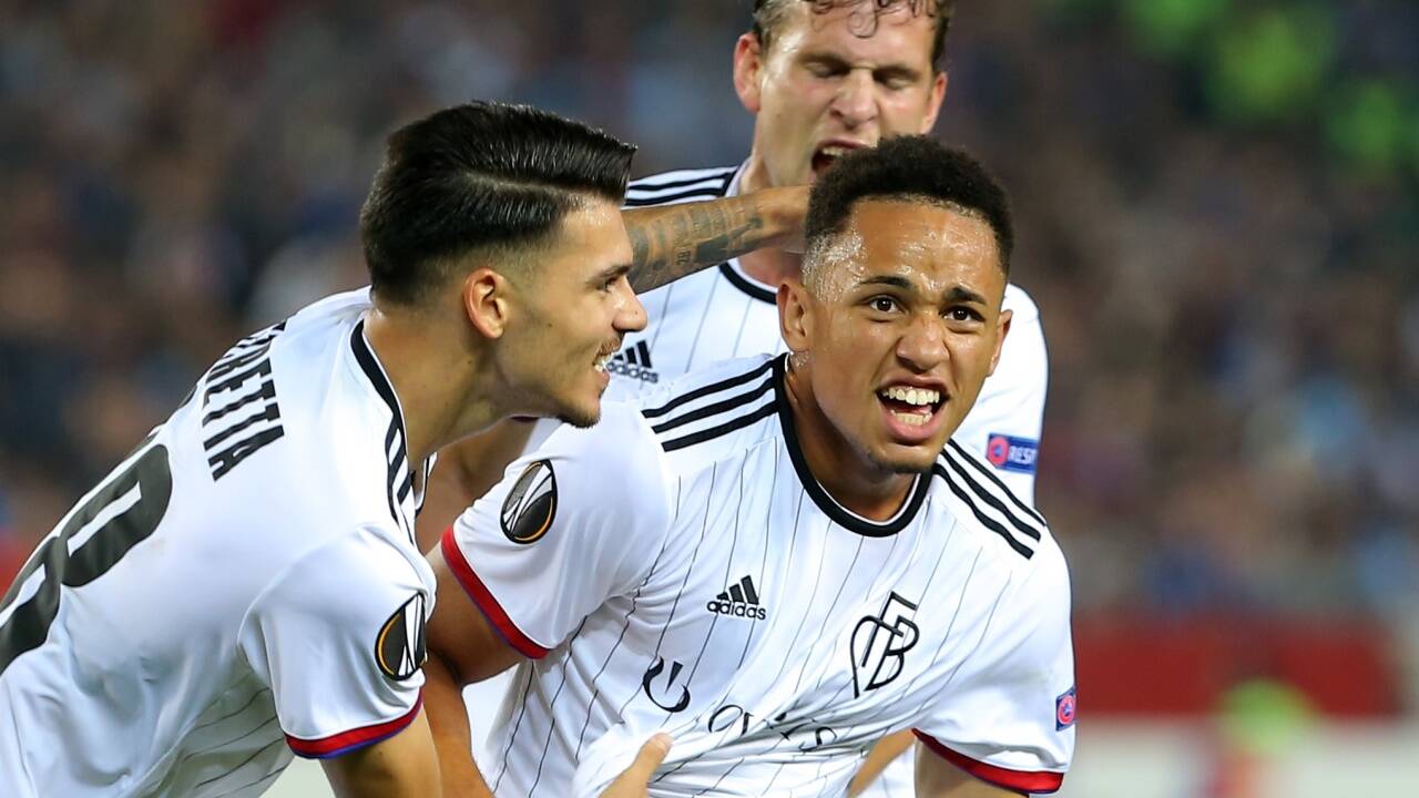 Basel-Stürmer Noah Okafor (M.) nach einem Treffer in der Europa League bei Trabzonspor. 
