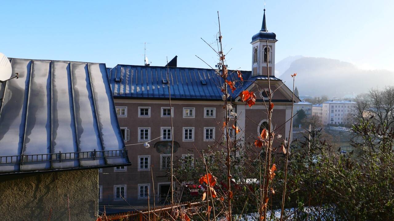 Blick von der Müllner Kirchenstiege auf die ehemalige Landespflegeanstalt.  