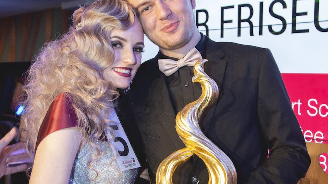 Gewinner Florian Haslauer mit seinem Model Hannah Gollackner. 