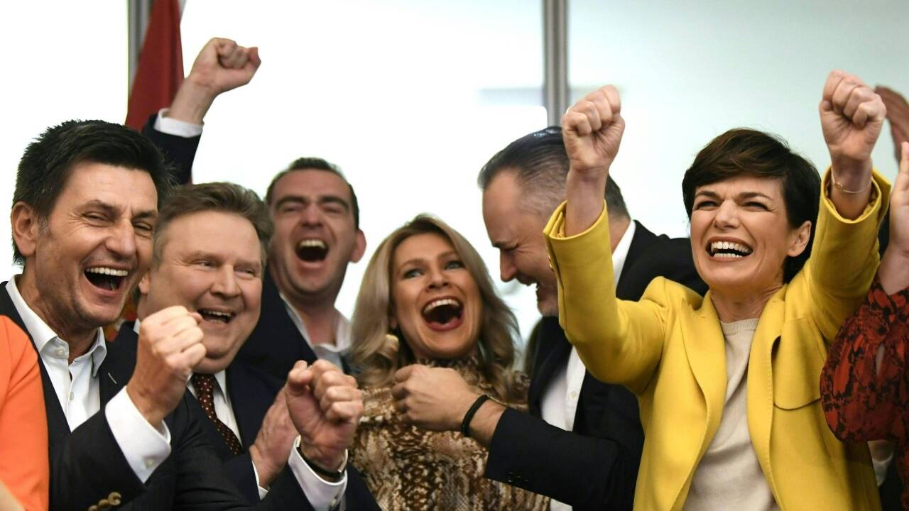 Jubel bei der SPÖ: (v.l.) Landesrat Christian Illedits, der Wiener Bürgermeister Michael Ludwig (SPÖ), Julia Jurtschak, SPÖ-Spitzenkandidat, Landeshauptmann Hans Peter Doskozil und SPÖ-Chefin Pamela Rendi-Wagner. 