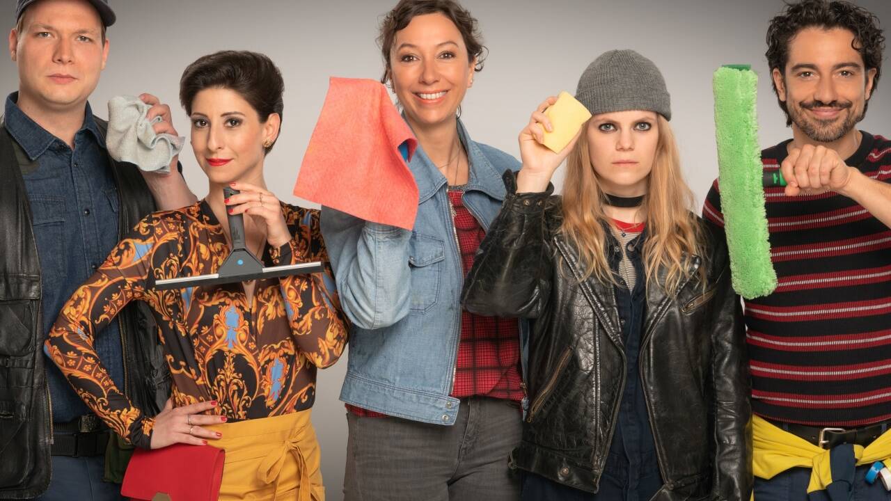 Die Comedyserie „Wischen ist Macht“ mit Ursula Strauss (Bildmitte) soll den ORF 1-Serienmontag beleben. Die Übung könnte gelingen. 