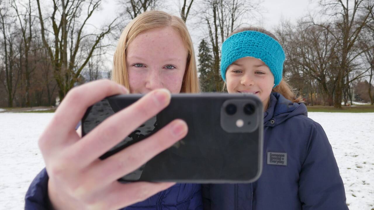 Videos mit der Handy-App TikTok zu machen, ist vor allem auch bei Kindern und Jugendlichen beliebt. Videos mit der Handy-App TikTok zu machen, ist vor allem auch bei Kindern und Jugendlichen beliebt.