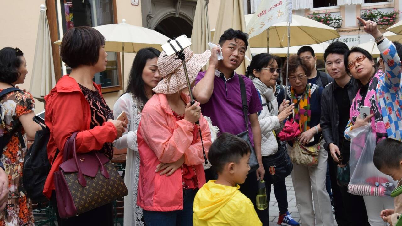 Die Stadt Salzburg und das Salzkammergut zählen zu den Lieblingsdestinationen von chinesischen Gästen. Die Stadt Salzburg und das Salzkammergut zählen zu den Lieblingsdestinationen von chinesischen Gästen.