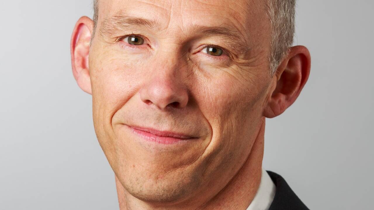 Tim Bale, 54, ist Politikprofessor an der Queen Mary Universität in London, zudem stellvertretender Direktor der Denkfabrik „UK in a Changing Europe“. Er beschäftigt sich vor allem mit den Themen britische Innenpolitik, Rechtspopulismus und Europa. 