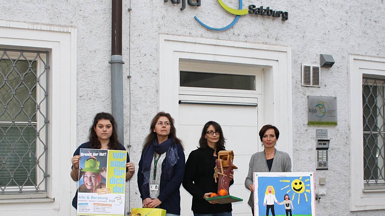 Die Kinder- und Jugendanwaltschaft – im Bild ganz rechts Leiterin Andrea Holz-Dahrenstaedt – hat wochenlang für einen Verbleib in der Gstättengasse gekämpft.  