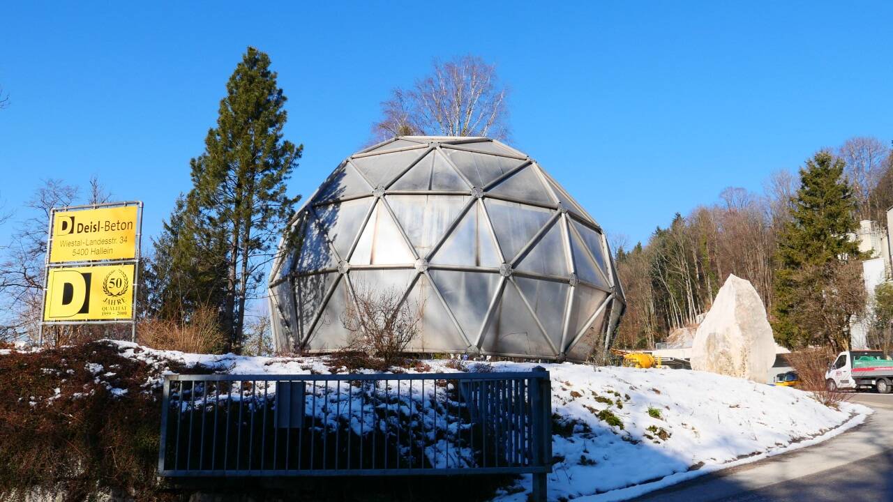 Der Kugelbau von Gerhard Garstenauer auf dem Firmengelände von Deisl-Beton in Hallein.  