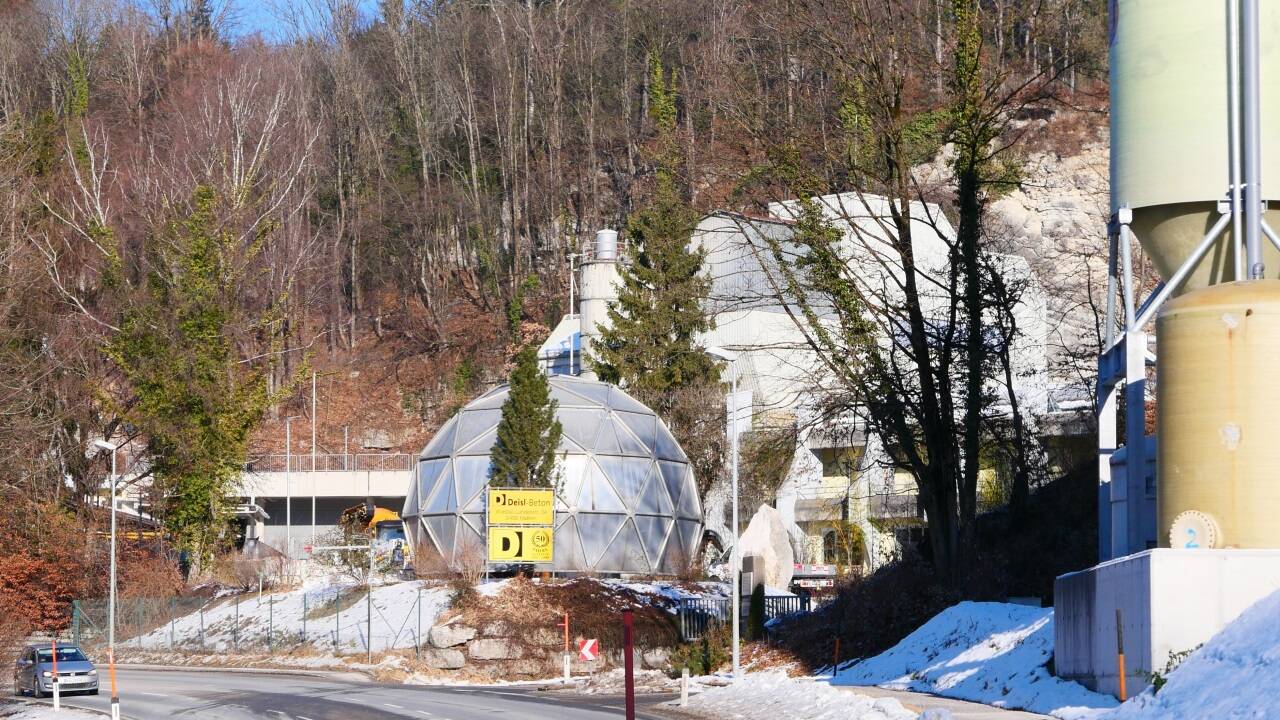 Der Kugelbau von Gerhard Garstenauer auf dem Firmengelände von Deisl-Beton in Hallein.  