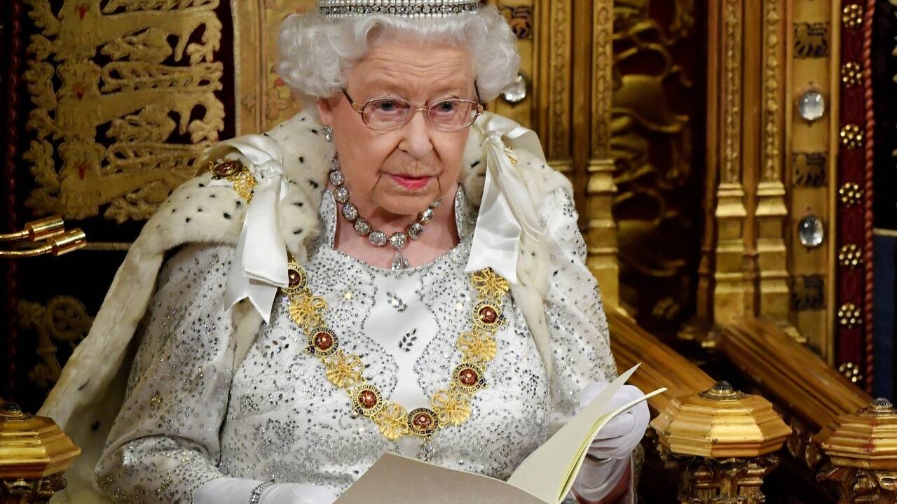 Königin Elisabeth in prachtvollem Ornat. Die Royals sind ein von Vielen geliebter Rest des britischen Empire. Königin Elisabeth in prachtvollem Ornat. Die Royals sind ein von Vielen geliebter Rest des britischen Empire.