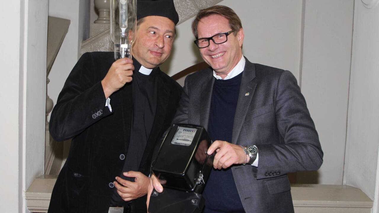 Pfarrer Josef Reisenhofer und Bürgermeister Marcus Martschitsch aus Hartberg zogen im gesamten Jahr 2019 mit ihren Mitarbeitern einen Wettbewerb im Energiesparen durch. 