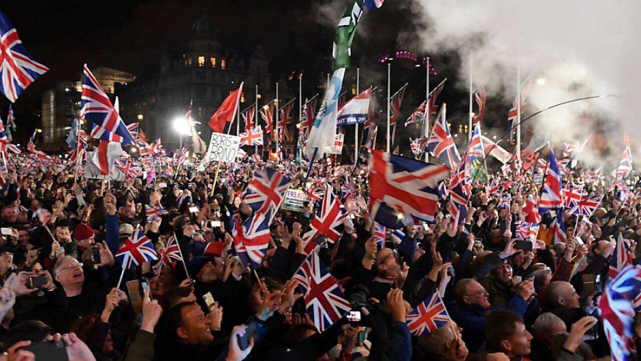 Feierstimmung vor dem Parlament in London 