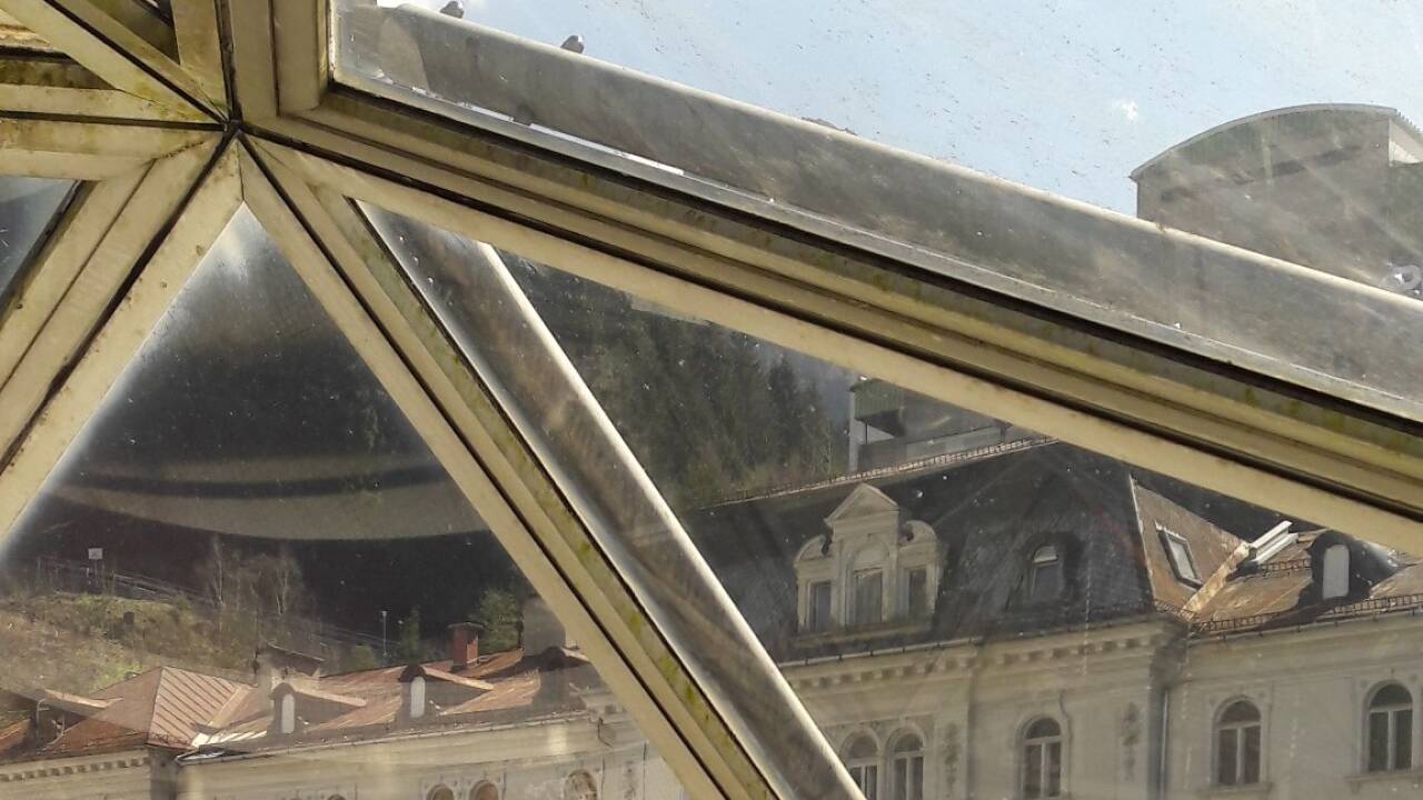 Ausblick aus einer der Panoramakuppeln des Kongresszentrums auf Gastein.  