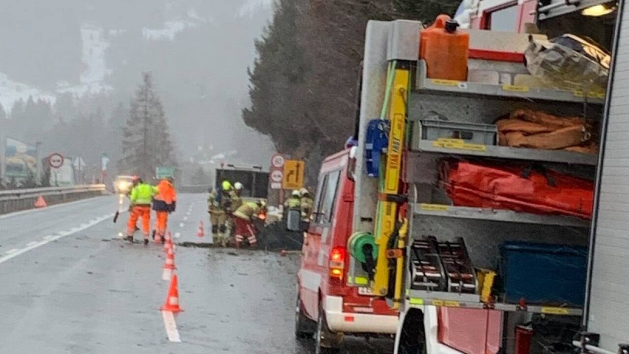 Sturmeinsatz der FF Mittersill an der B161 (Paß Thurn Straße). 