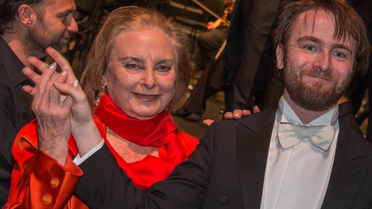 Eliette von Karajan mit dem Pianisten Daniil Trifonov 2017 im Großen Festspielhaus. Eliette von Karajan mit dem Pianisten Daniil Trifonov 2017 im Großen Festspielhaus.