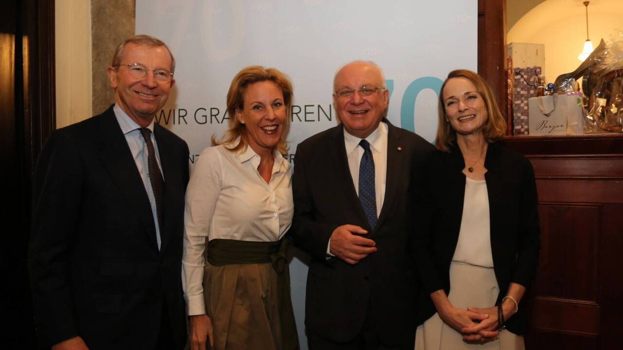 Landeshauptmann Wilfried Haslauer mit Gattin Christina und Franz Schausberger mit seiner Frau Heidi.  