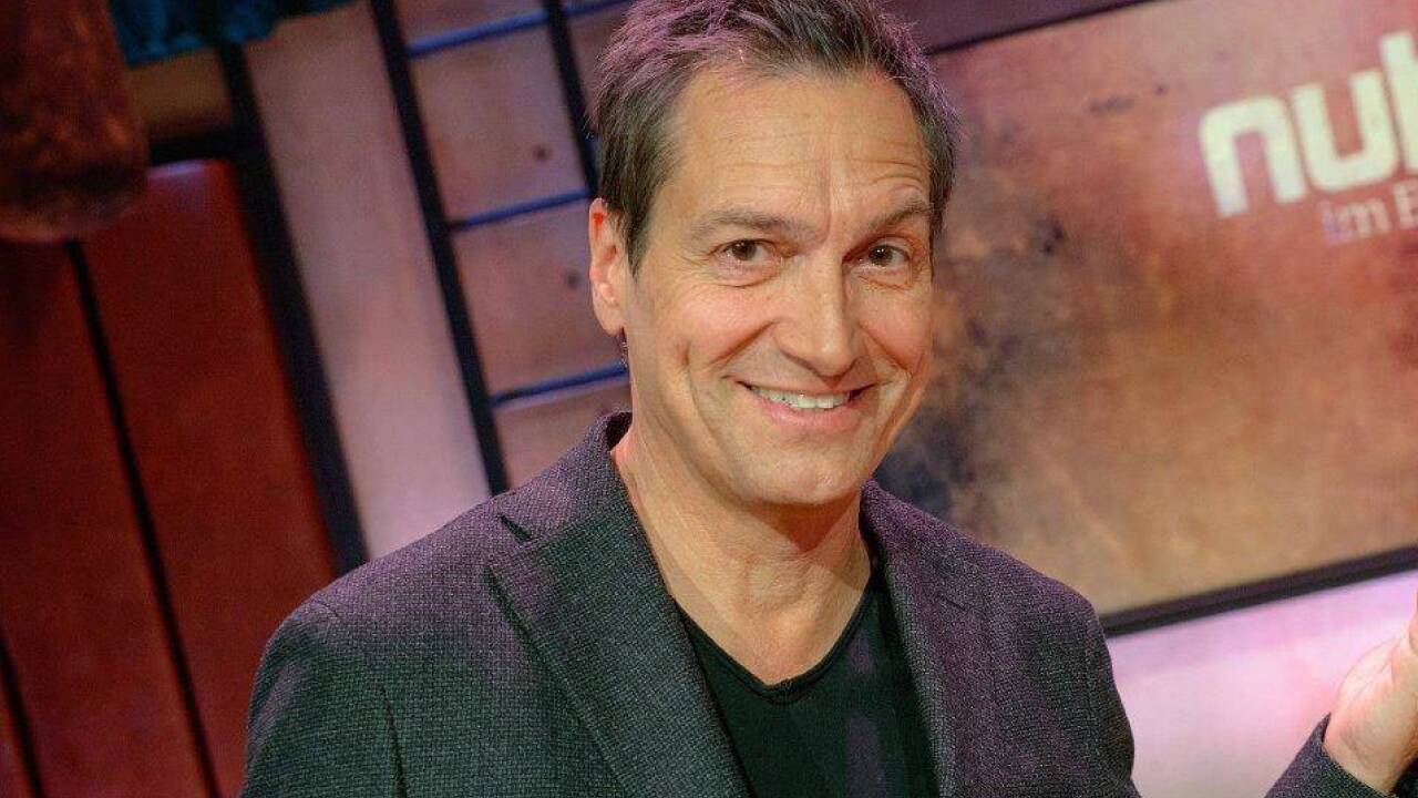 Dieter Nuhr, der Gastgeber für Vertreter aus den Humor-Genres Kabarett und Comedy Dieter Nuhr, der Gastgeber für Vertreter aus den Humor-Genres Kabarett und Comedy