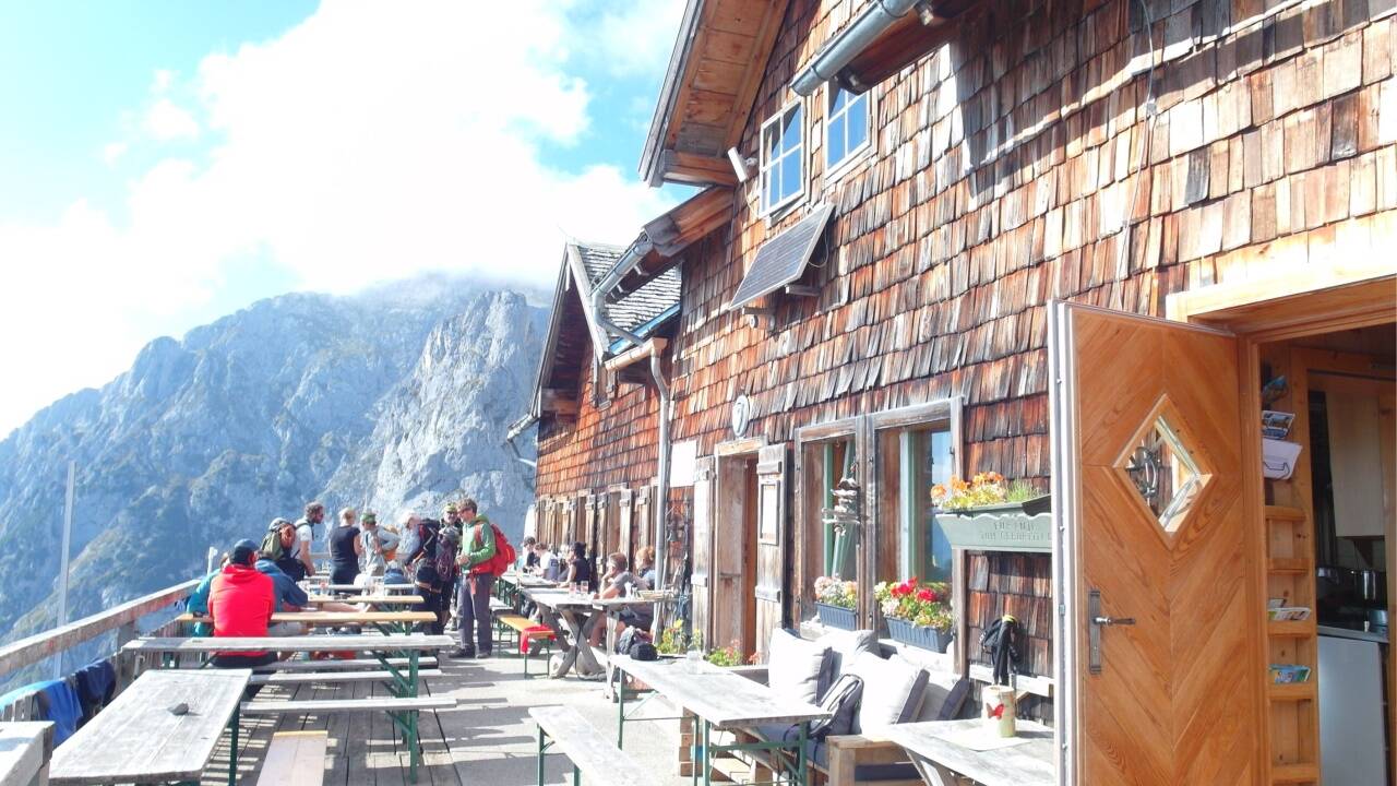 Die Werfener Hütte im Tennengebirge soll einen neuen Zubau erhalten. 