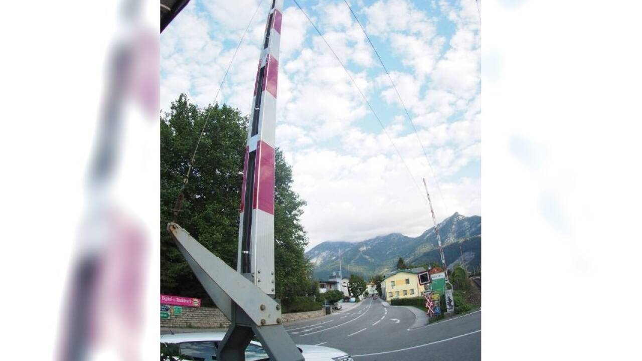 Der Gollinger Bahnschranken ist jeden Tag in Summe mehrere Stunden geschlossen. 