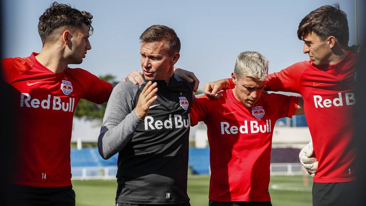 Jesse Marsch schwört seine Spieler auf den Saisonstart ein.  Jesse Marsch schwört seine Spieler auf den Saisonstart ein.