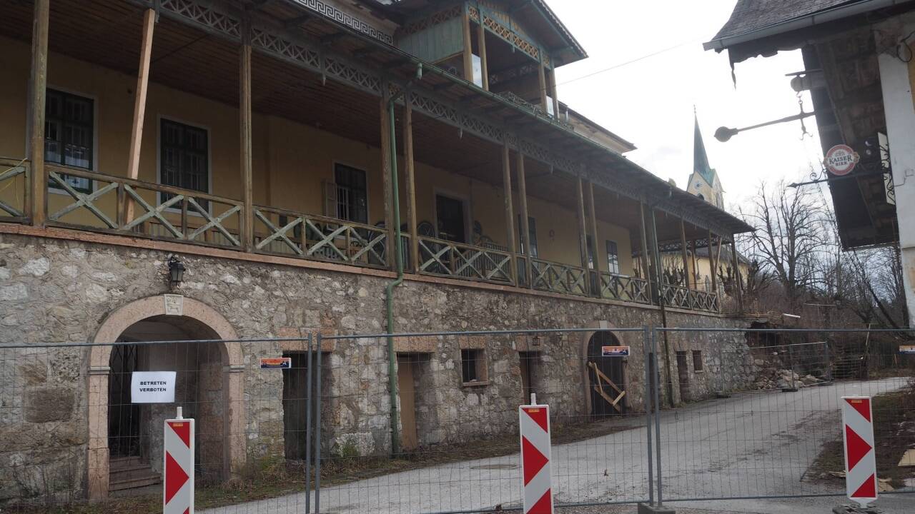 Die Straße ist an der Stelle gesperrt. 
