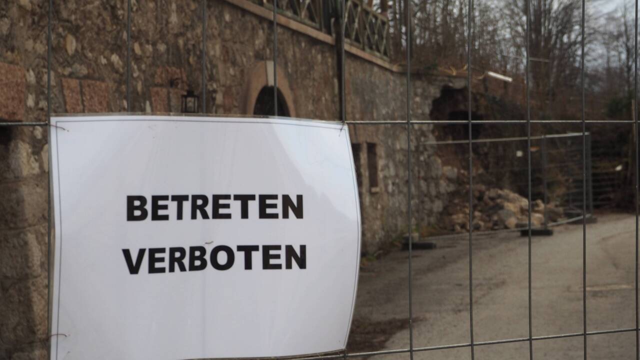 Die Straße ist an der Stelle gesperrt. 