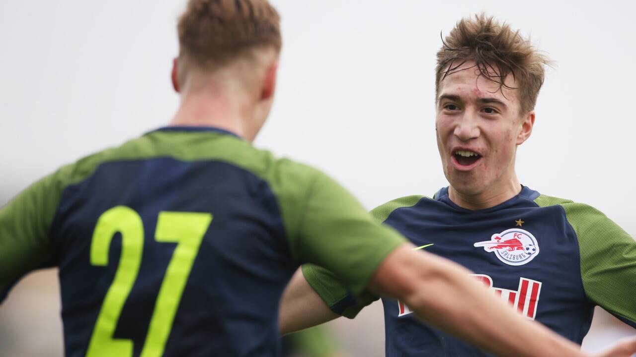 Torschütze und Abwehrchef David Affengruber (r.) schaffte mit den Jungbullen den Sprung ins Achtelfinale der Youth League.  