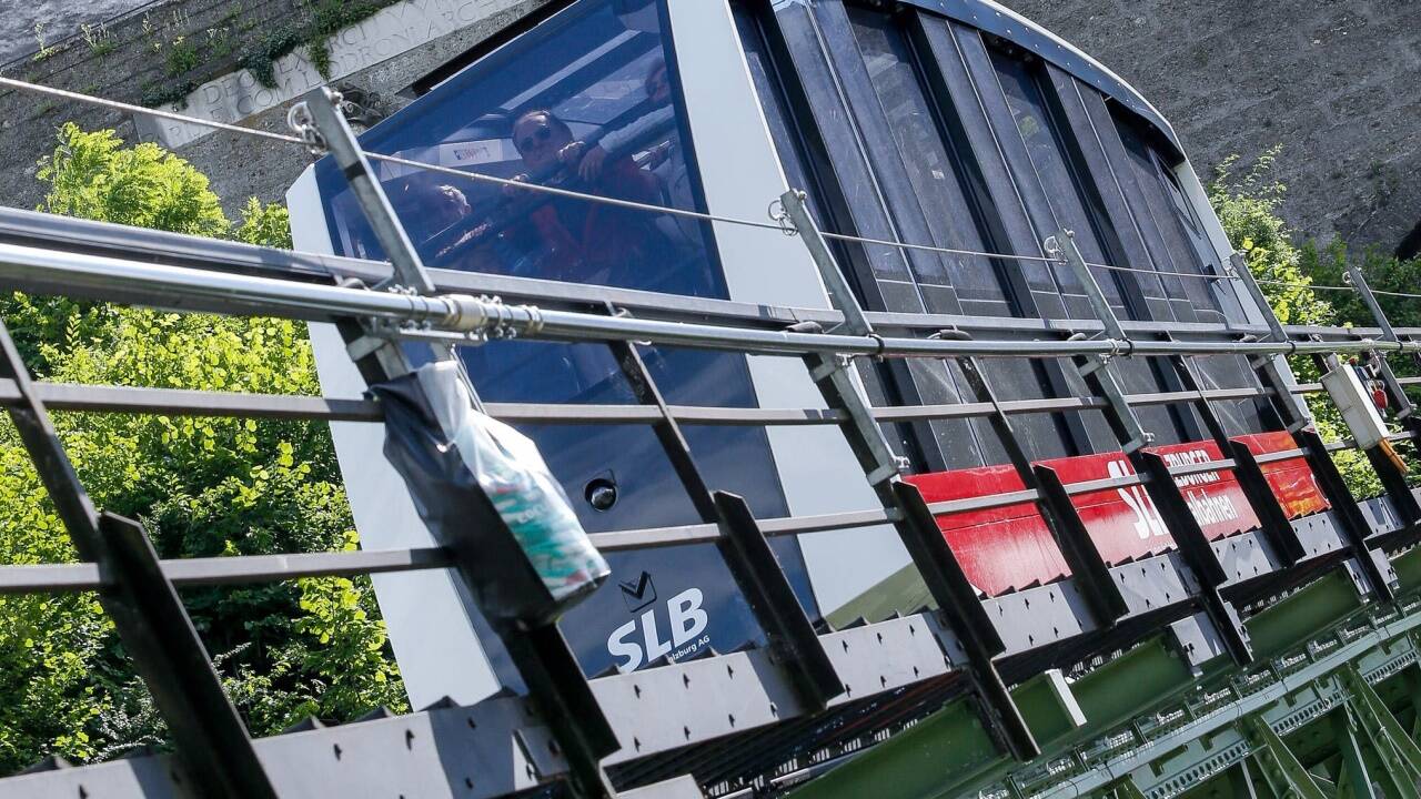 An Spitzentagen zählt die Standseilbahn auf die Festung 12.000 Passagiere. Insgesamt sind es jährlich stets mehr als zwei Millionen Fahrgäste.  