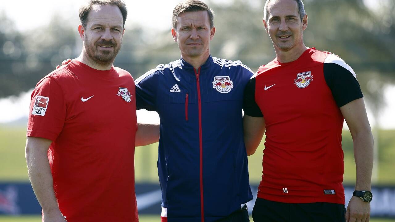 Bullentrainer-Gipfel: 2015 trafen sich Alexander Zorniger (RB Leipzig), Jesse Marsch (New York Red Bulls) und Adi Hütter (Red Bull Salzburg) in Doha. Bullentrainer-Gipfel: 2015 trafen sich Alexander Zorniger (RB Leipzig), Jesse Marsch (New York Red Bulls) und Adi Hütter (Red Bull Salzburg) in Doha.