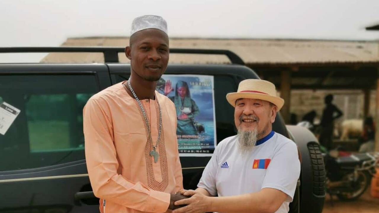 Schamanen aus Sibirien und Afrika schlossen sich in Togo zusammen.  