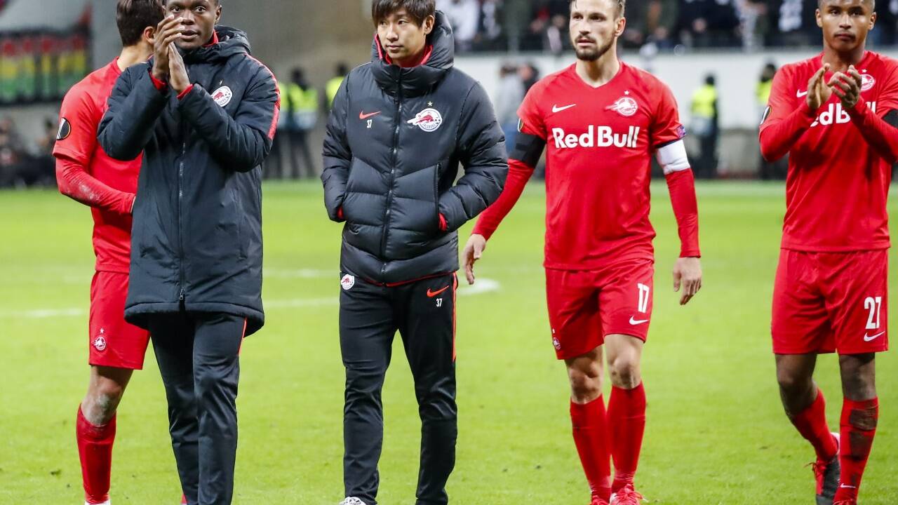 Ratlos, hilflos: Salzburg-Spieler nach dem 4:0 für Frankfurt. 