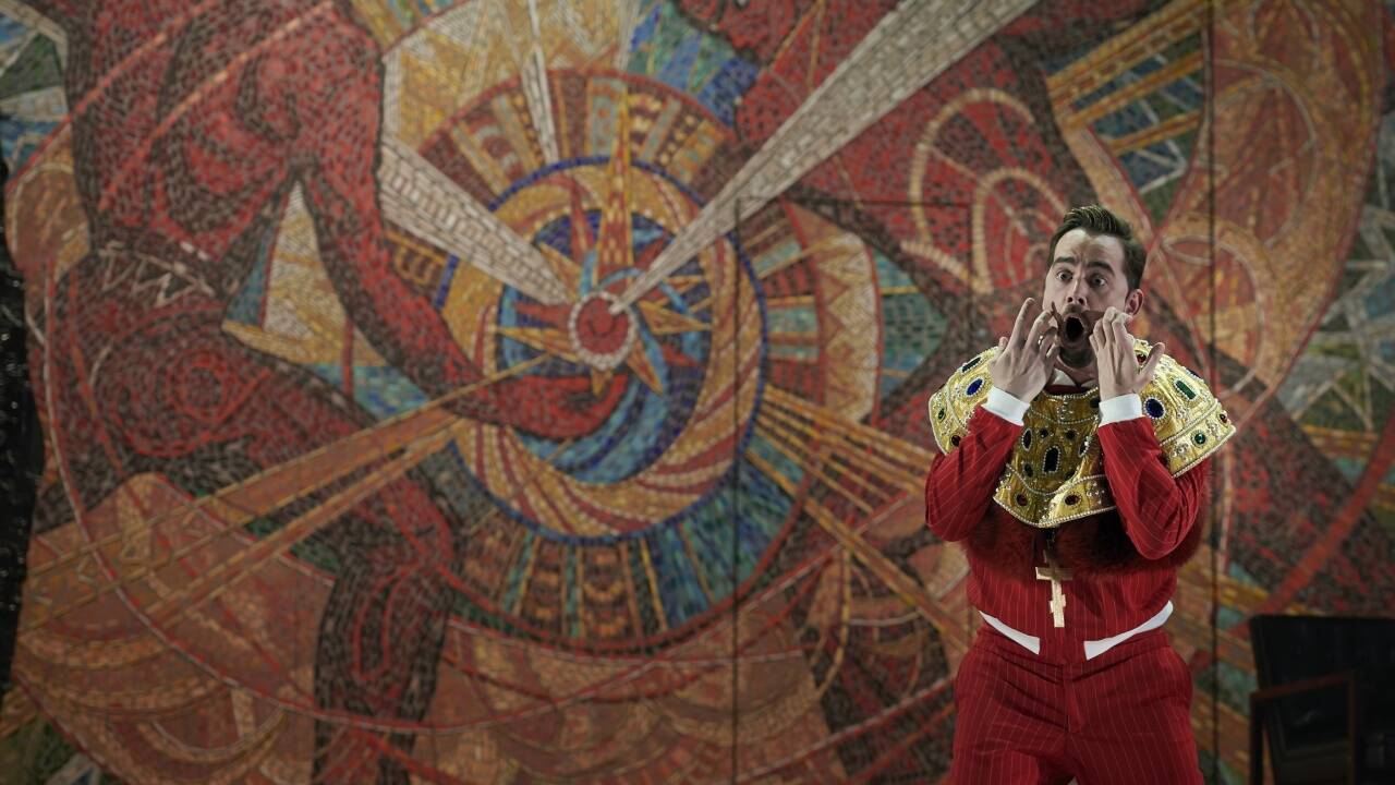 Szene aus „Boris“ von Modest Mussorgski/Sergej Newski in der Staatsoper Stuttgart. Szene aus „Boris“ von Modest Mussorgski/Sergej Newski in der Staatsoper Stuttgart.