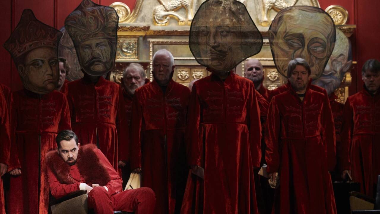 Szene aus „Boris“ von Modest Mussorgski/Sergej Newski in der Staatsoper Stuttgart. Szene aus „Boris“ von Modest Mussorgski/Sergej Newski in der Staatsoper Stuttgart.