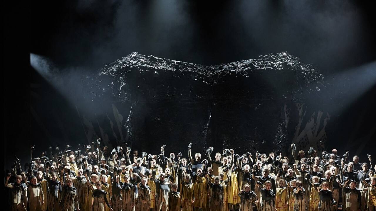 Szene aus „Boris“ von Modest Mussorgski/Sergej Newski in der Staatsoper Stuttgart. Szene aus „Boris“ von Modest Mussorgski/Sergej Newski in der Staatsoper Stuttgart.