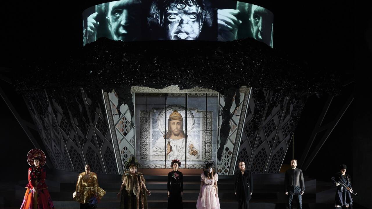 Szene aus „Boris“ von Modest Mussorgski/Sergej Newski in der Staatsoper Stuttgart. Szene aus „Boris“ von Modest Mussorgski/Sergej Newski in der Staatsoper Stuttgart.