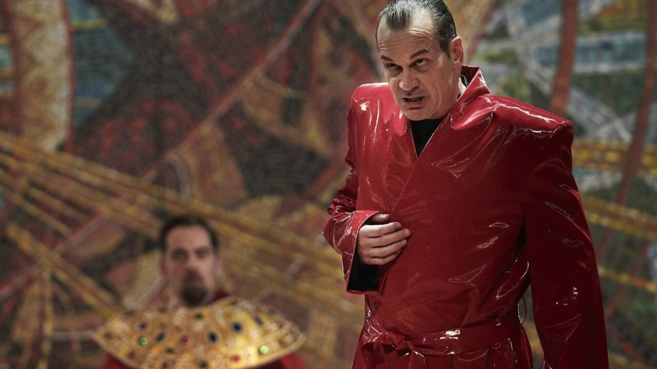 Szene aus „Boris“ von Modest Mussorgski/Sergej Newski in der Staatsoper Stuttgart. Szene aus „Boris“ von Modest Mussorgski/Sergej Newski in der Staatsoper Stuttgart.