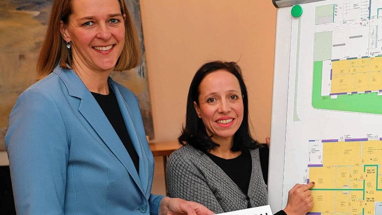 Landesrätin Andrea Klambauer und Referatsleiterin Karoline Brandauer (v.l. ) bei der Präsentation für das neue Frauenhaus Pinzgau Ende Jänner. 