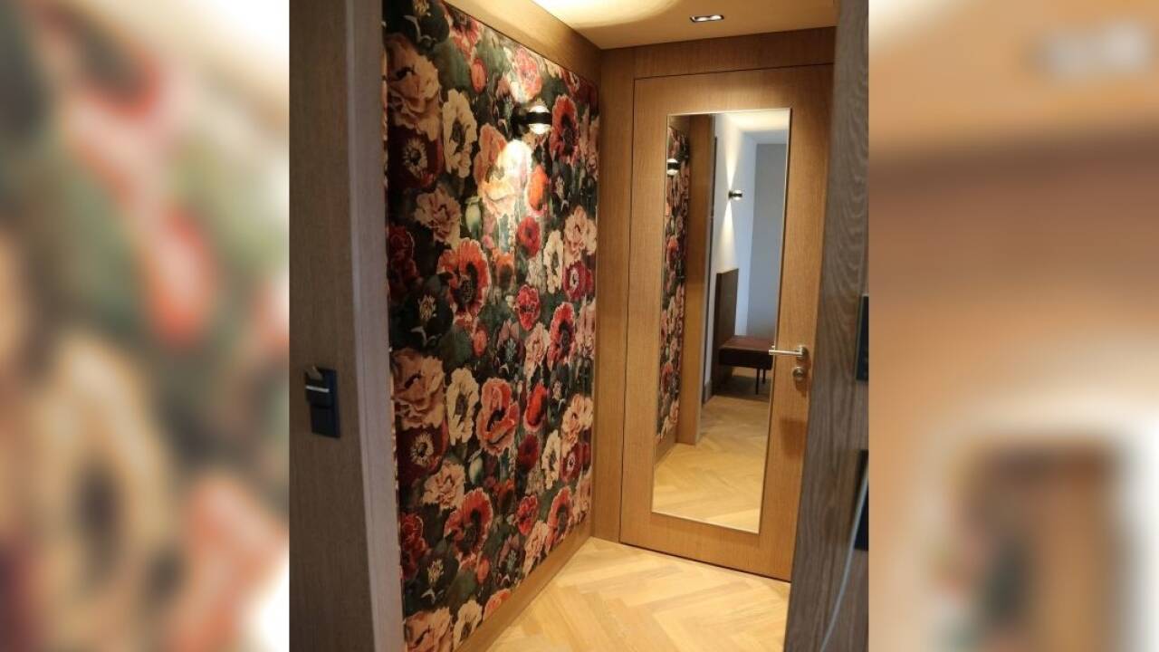 Der Stoff mit dem Blumenmuster wurde extra für das Hotel angefertigt. 