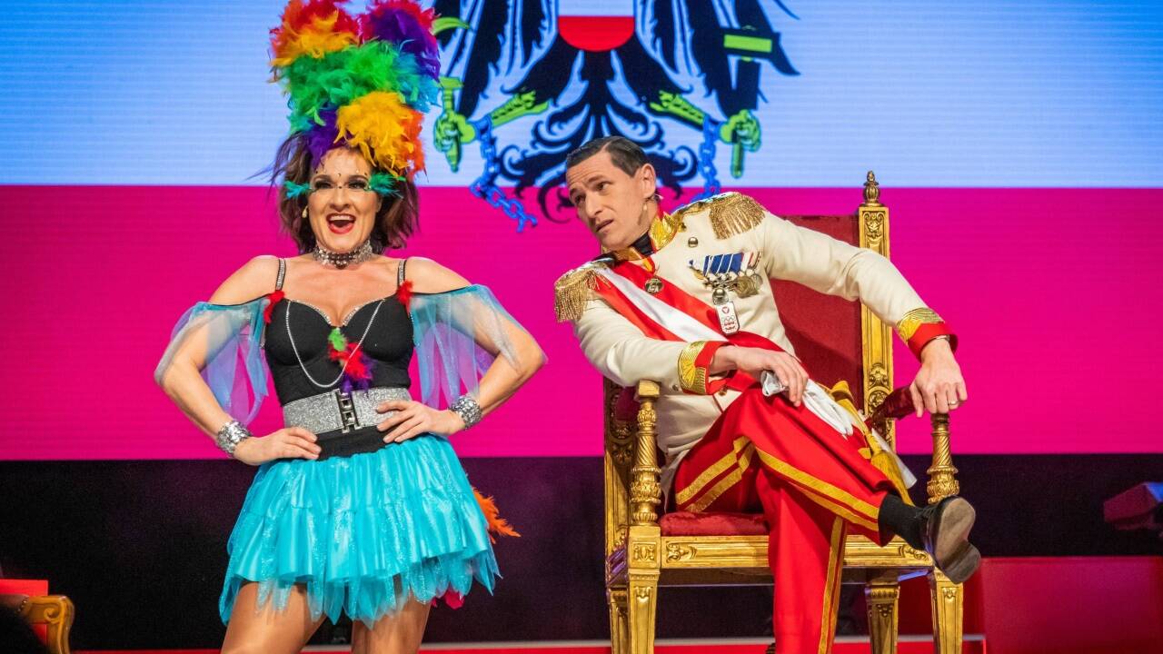 „Wir sind Kaiser“ auf Kärntnerisch: Bettina Schützelhofer und Roland Schurian in „Kaiserschmorrrrn“ „Wir sind Kaiser“ auf Kärntnerisch: Bettina Schützelhofer und Roland Schurian in „Kaiserschmorrrrn“