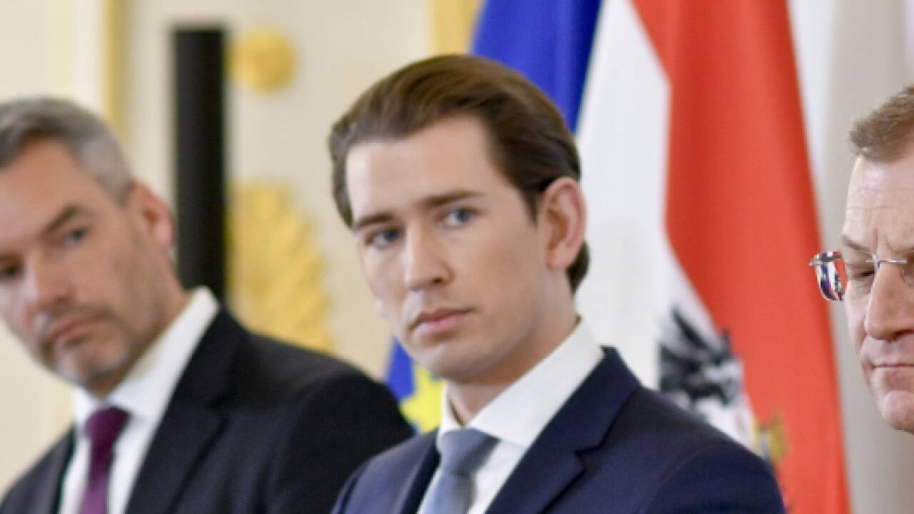 Zuständige Regierungspolitiker beim Presse-Statement 