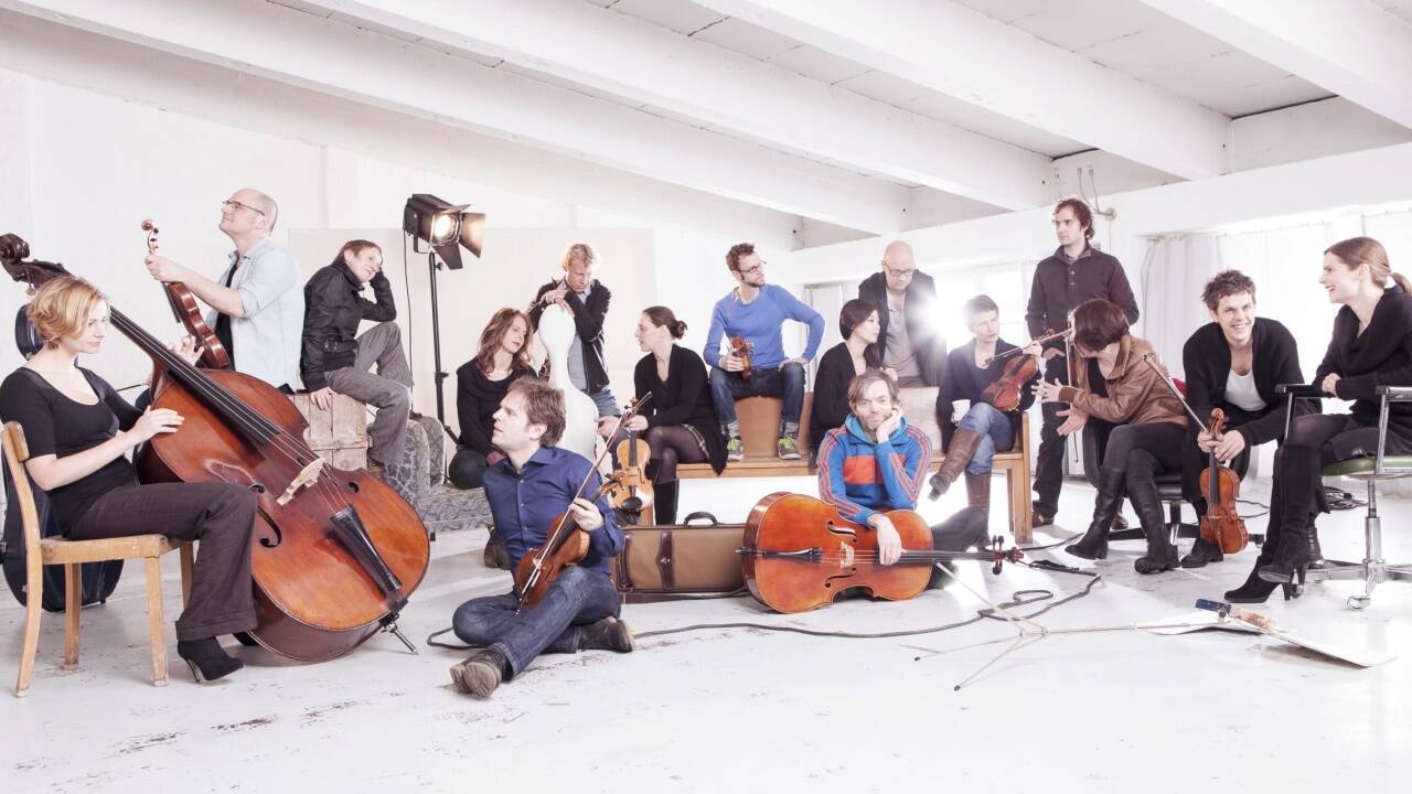 Das Hamburger Ensemble Resonanz interpretiert Mozart.  Das Hamburger Ensemble Resonanz interpretiert Mozart.